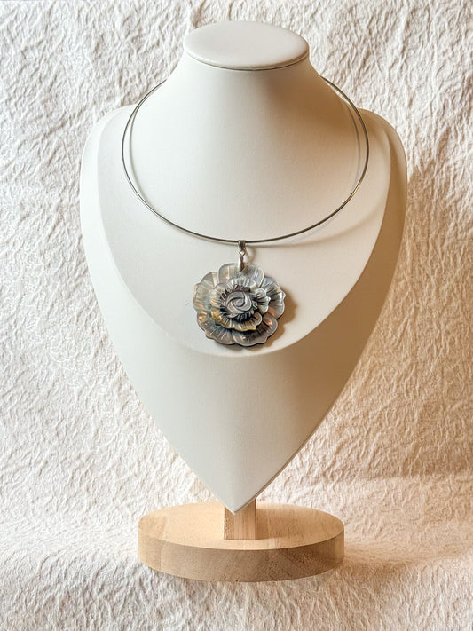 Mother of Pearl Flower Necklace
