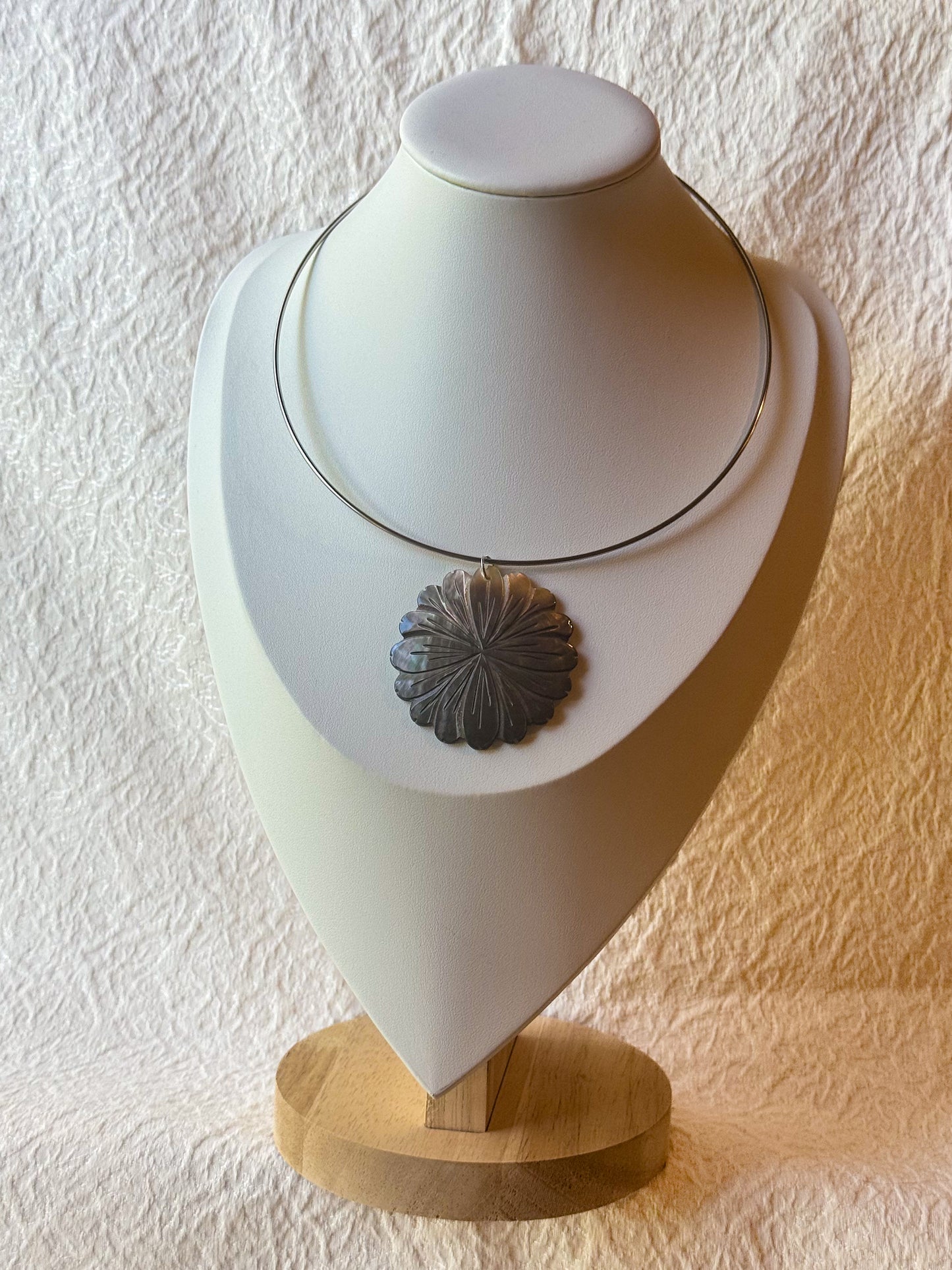 Mother of Pearl Flower Pendant Choker