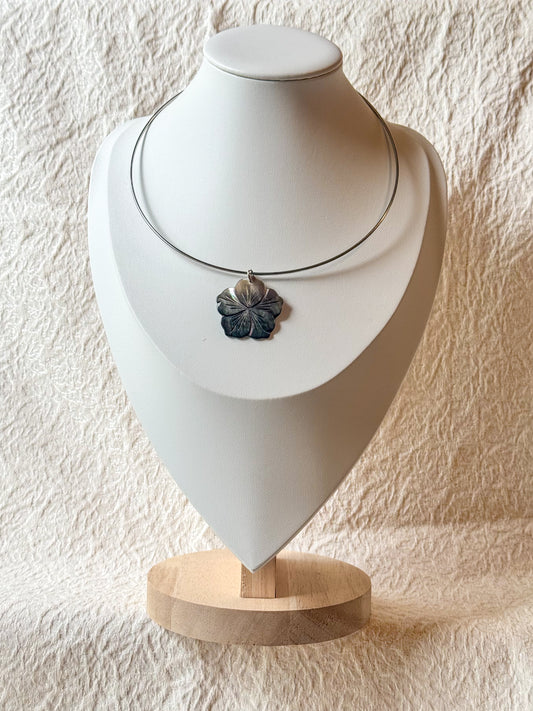 Mother of Pearl Flower Necklace