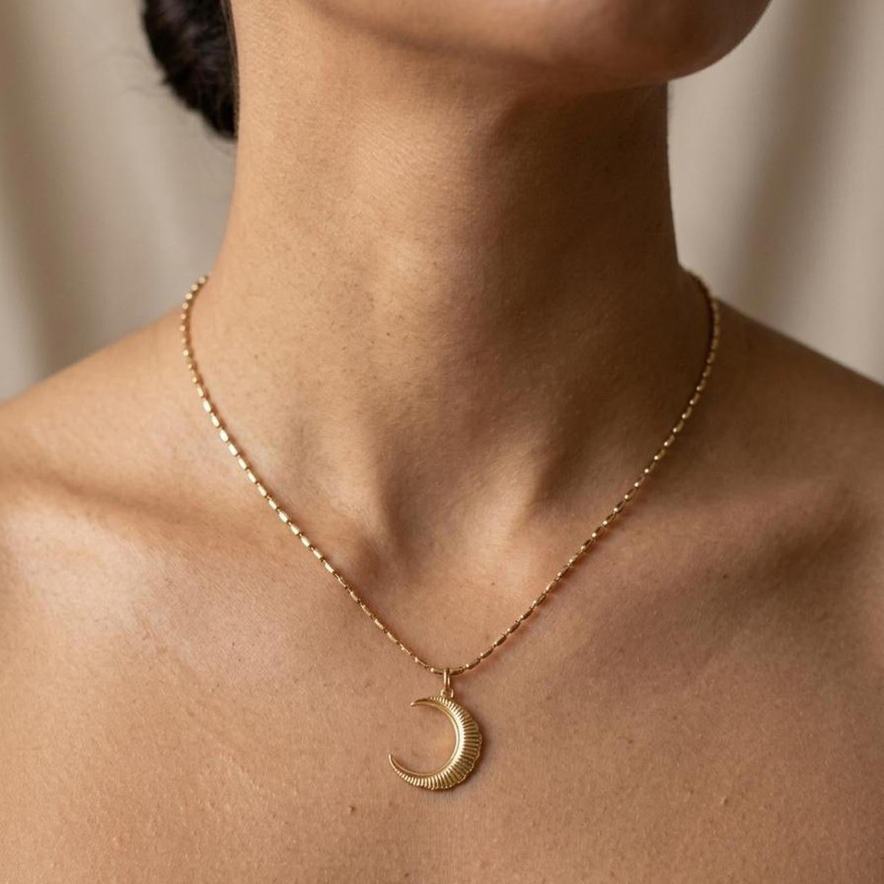 Stunning Gold Crescent Moon Pendant Necklace