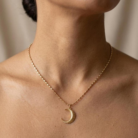 Stunning Gold Crescent Moon Pendant Necklace