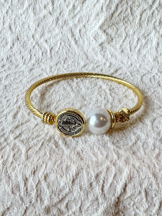 Nara Bloom – Pearl & Medallion Cable Bangle